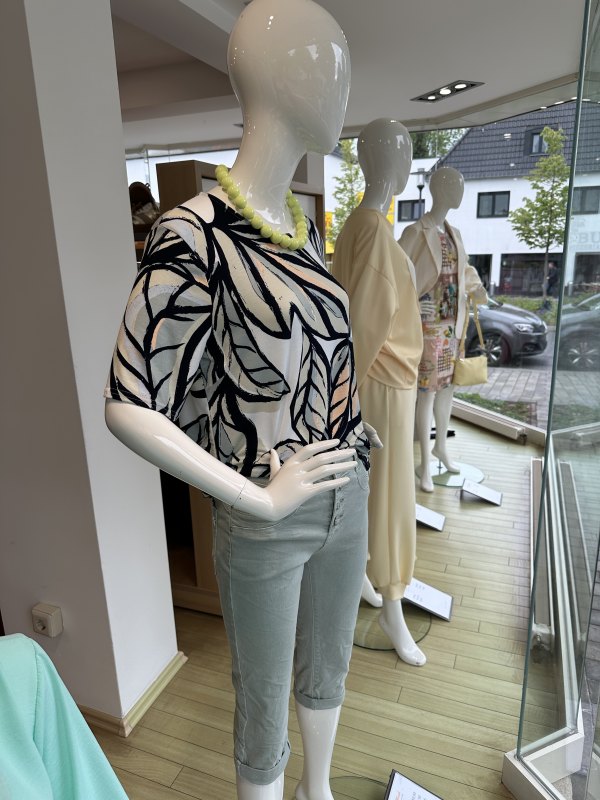 Damenmode Deko Foto 3